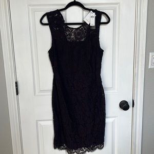 STUNNING NWT LACE DEEP PURPLE COCKTAIL DRESS KEYHOLE BACK